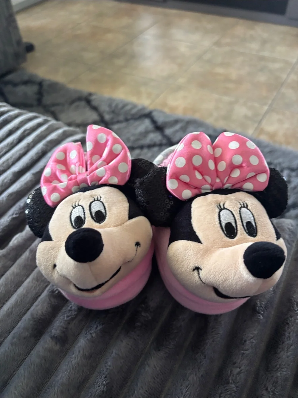 Disney Minnie Mouse Kids Plush Slippers - Pink and Black